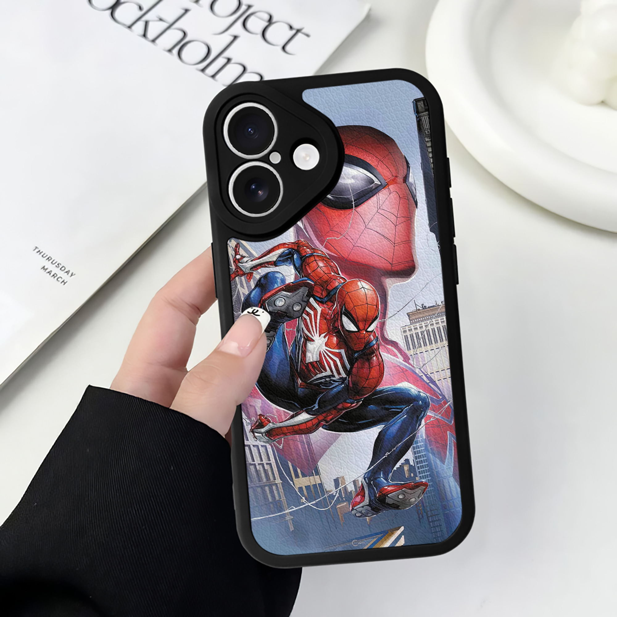 （画像用） Spider Man スパイダーマン 【iPhone 16シリーズ対応】シリコンスマホケース（レザー調） 材質：シリコン